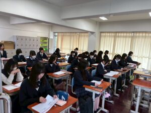 ３年生　模擬面接練習を行いました！！